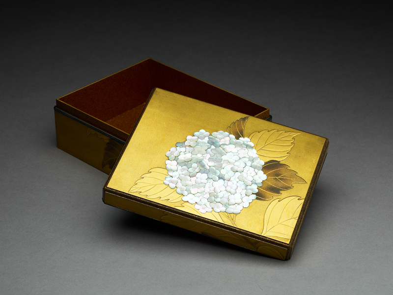 Lacquer box, c. 1900, 15.3 x 12.0 x 5.8 cm, EA1956.3337